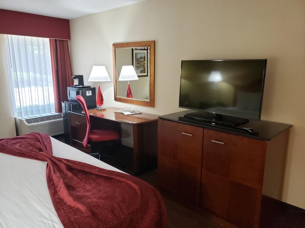 Baymont By Wyndham Southfield/Detroit Hotel ภายนอก รูปภาพ
