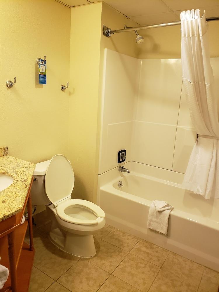Baymont By Wyndham Southfield/Detroit Hotel ภายนอก รูปภาพ