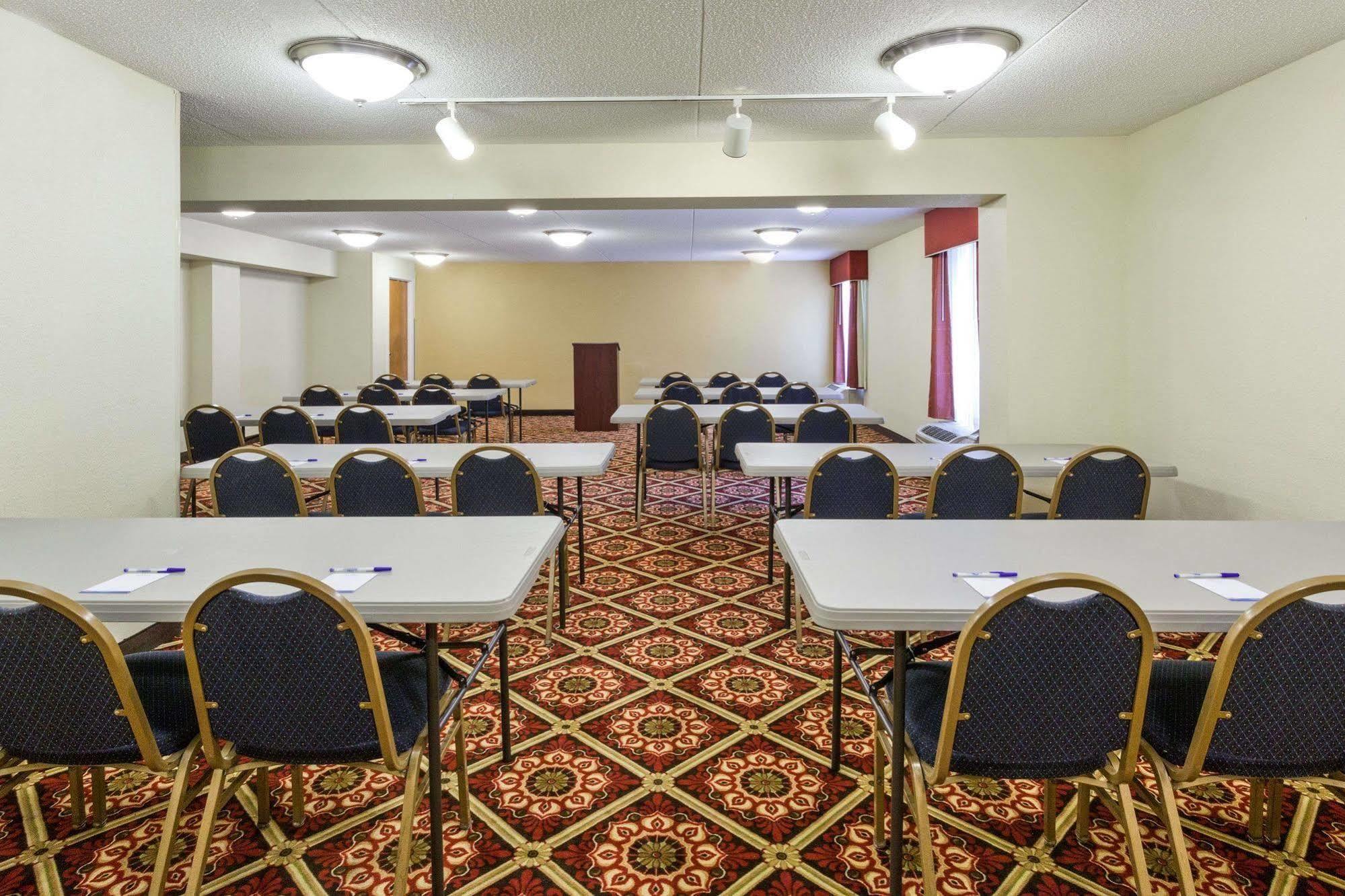 Baymont By Wyndham Southfield/Detroit Hotel ภายนอก รูปภาพ