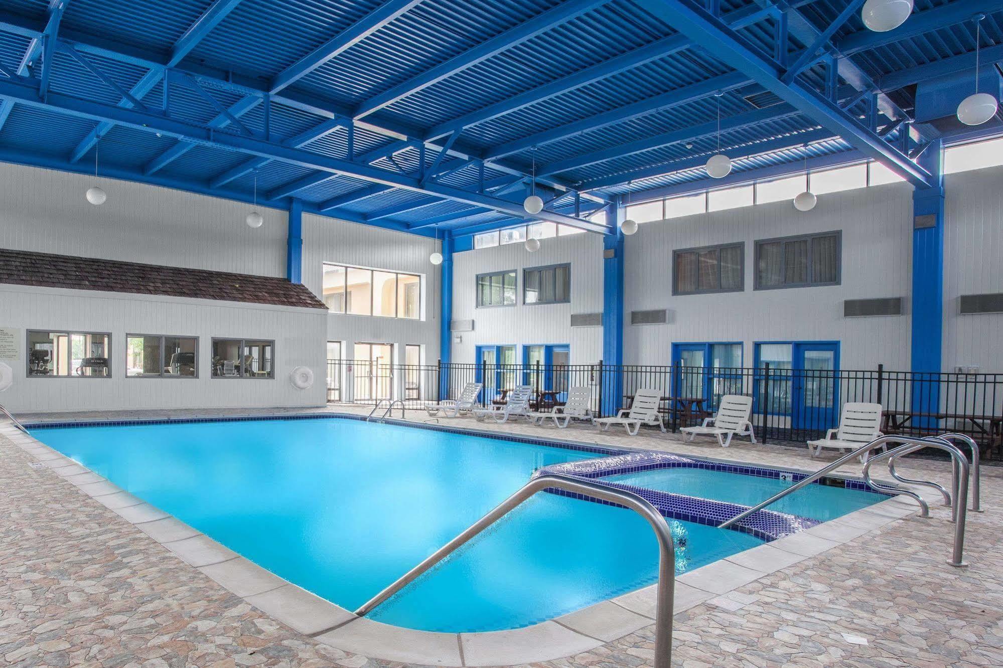 Baymont By Wyndham Southfield/Detroit Hotel ภายนอก รูปภาพ