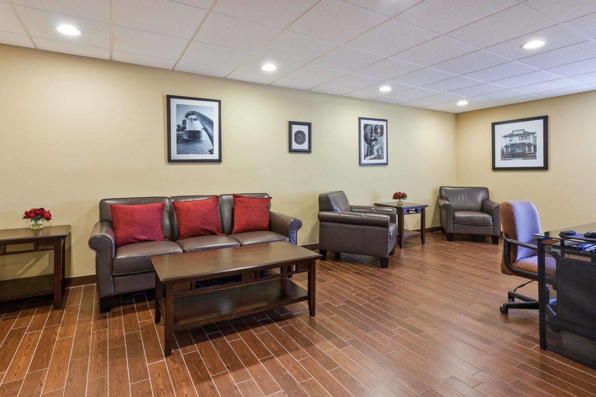Baymont By Wyndham Southfield/Detroit Hotel ภายนอก รูปภาพ