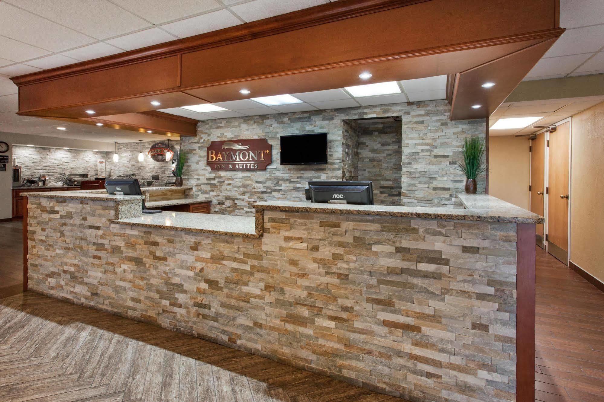 Baymont By Wyndham Southfield/Detroit Hotel ภายนอก รูปภาพ