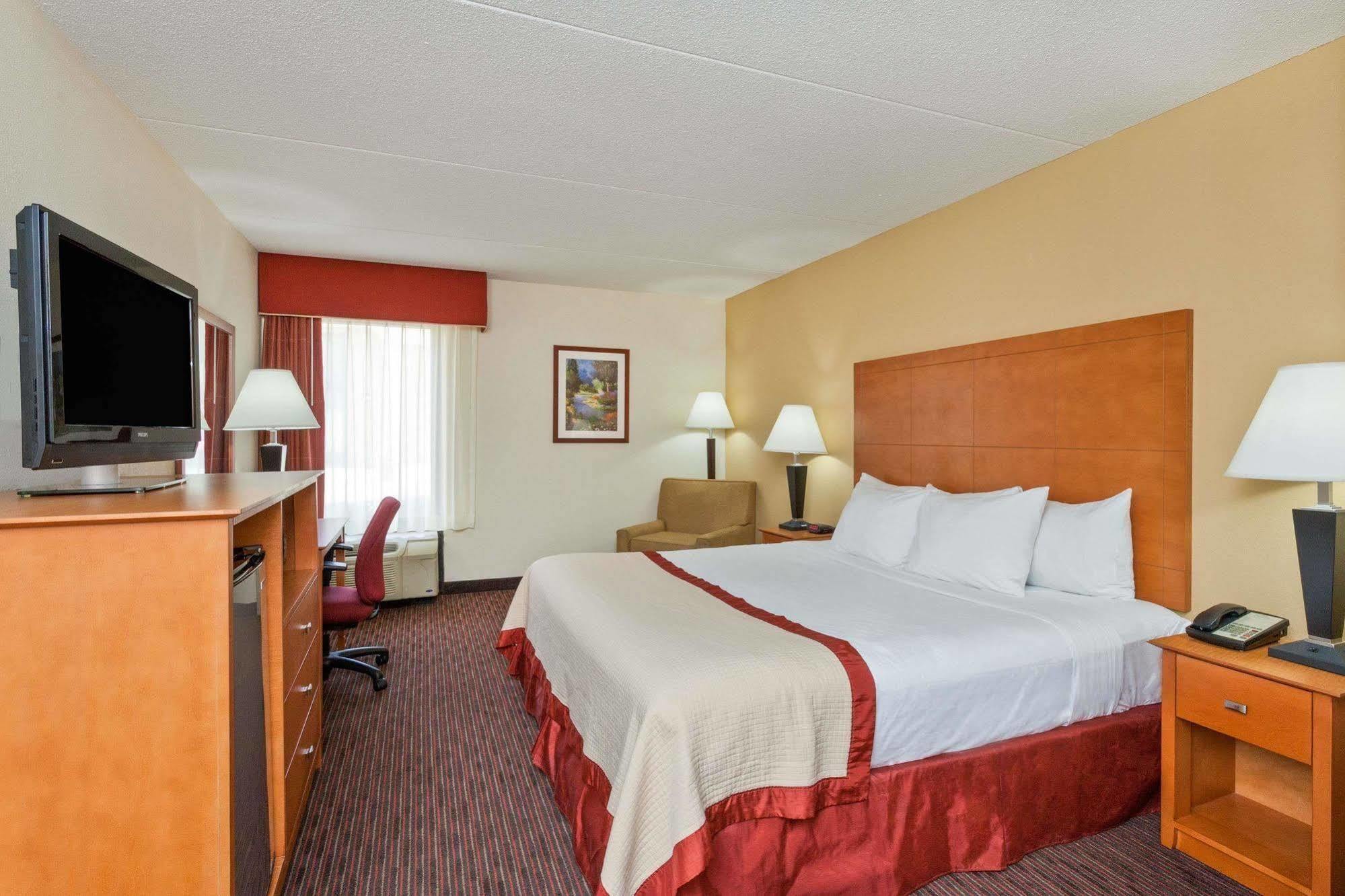 Baymont By Wyndham Southfield/Detroit Hotel ภายนอก รูปภาพ