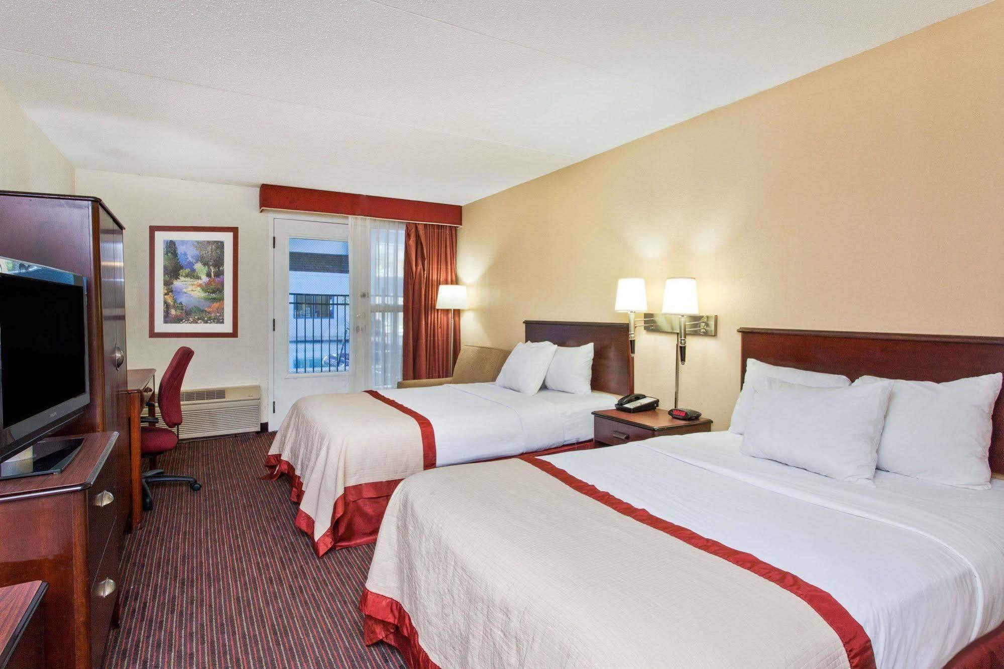 Baymont By Wyndham Southfield/Detroit Hotel ภายนอก รูปภาพ