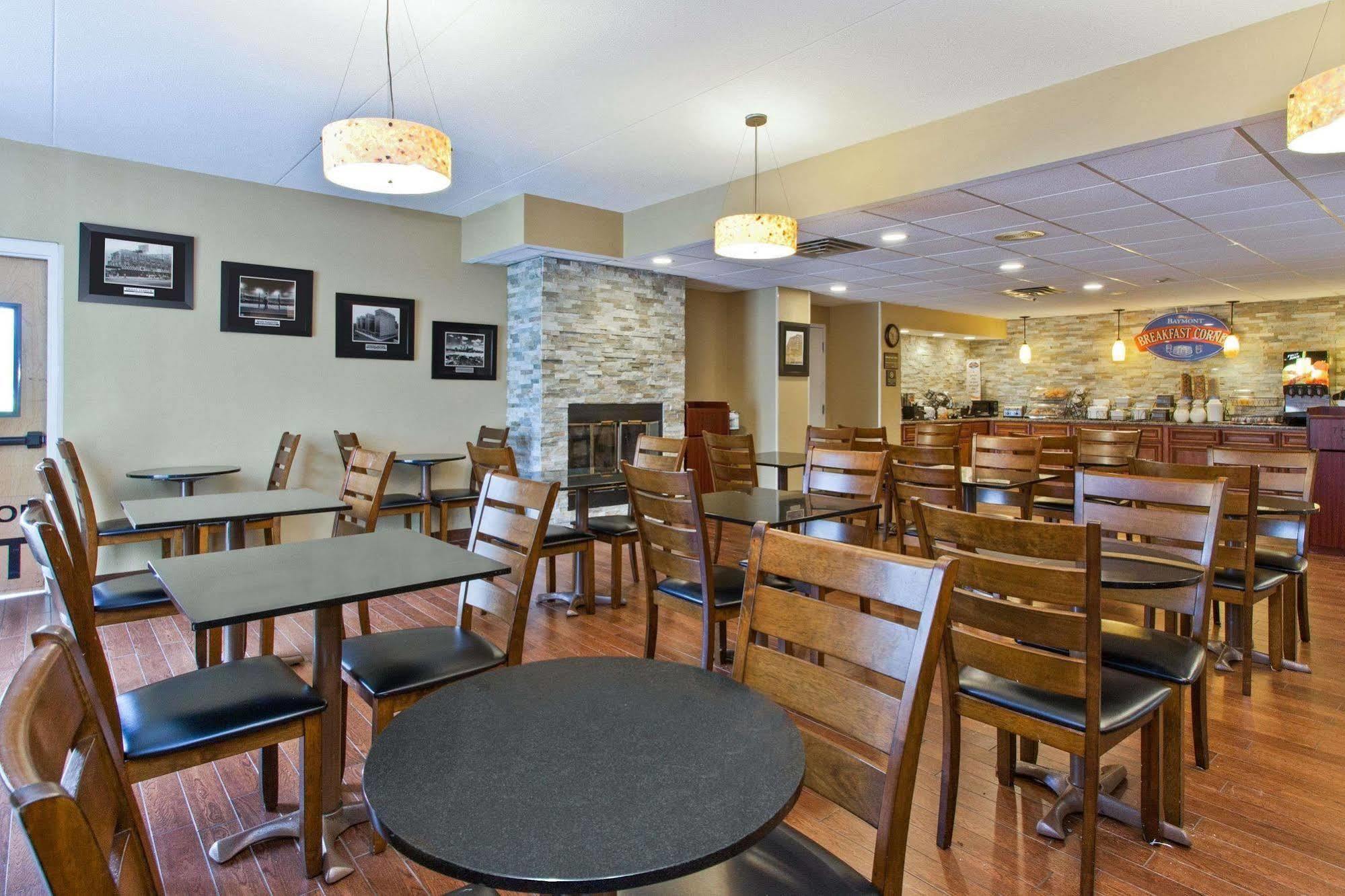 Baymont By Wyndham Southfield/Detroit Hotel ภายนอก รูปภาพ