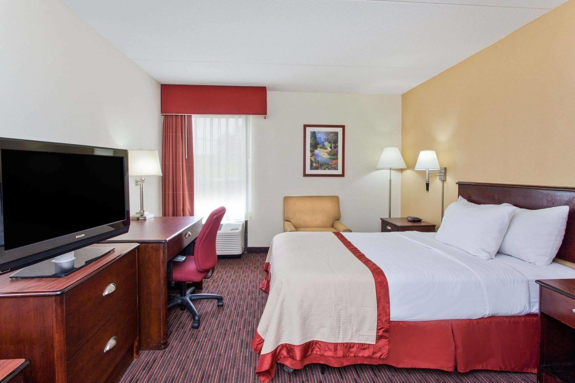 Baymont By Wyndham Southfield/Detroit Hotel ภายนอก รูปภาพ